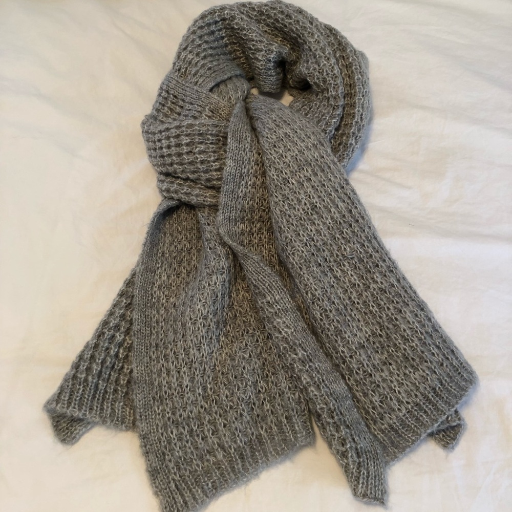 Banana Republic knit scarf